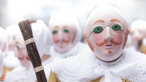 gille masqué au carnaval de Binche