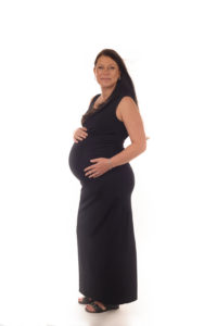 femme enceinte sur fonds blanc