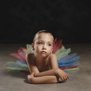 petite fille habillée en danseuse