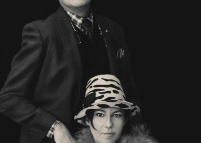 Portrait de couple avec chapeaux