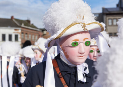 carnaval de binche 2024 mardi-gras paysans masqué